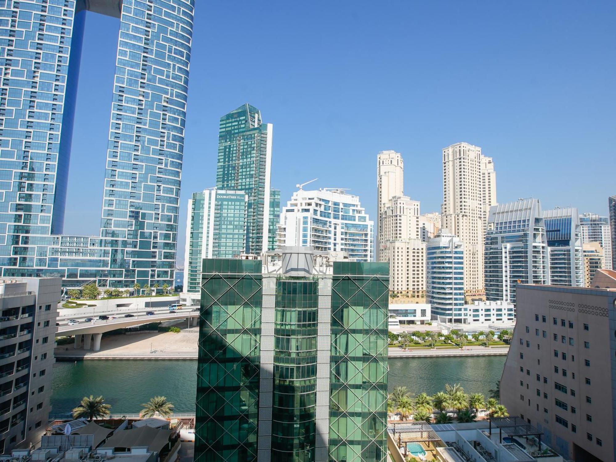Modern Spacious 3-bedroom Maid's With Marina Views شقة *