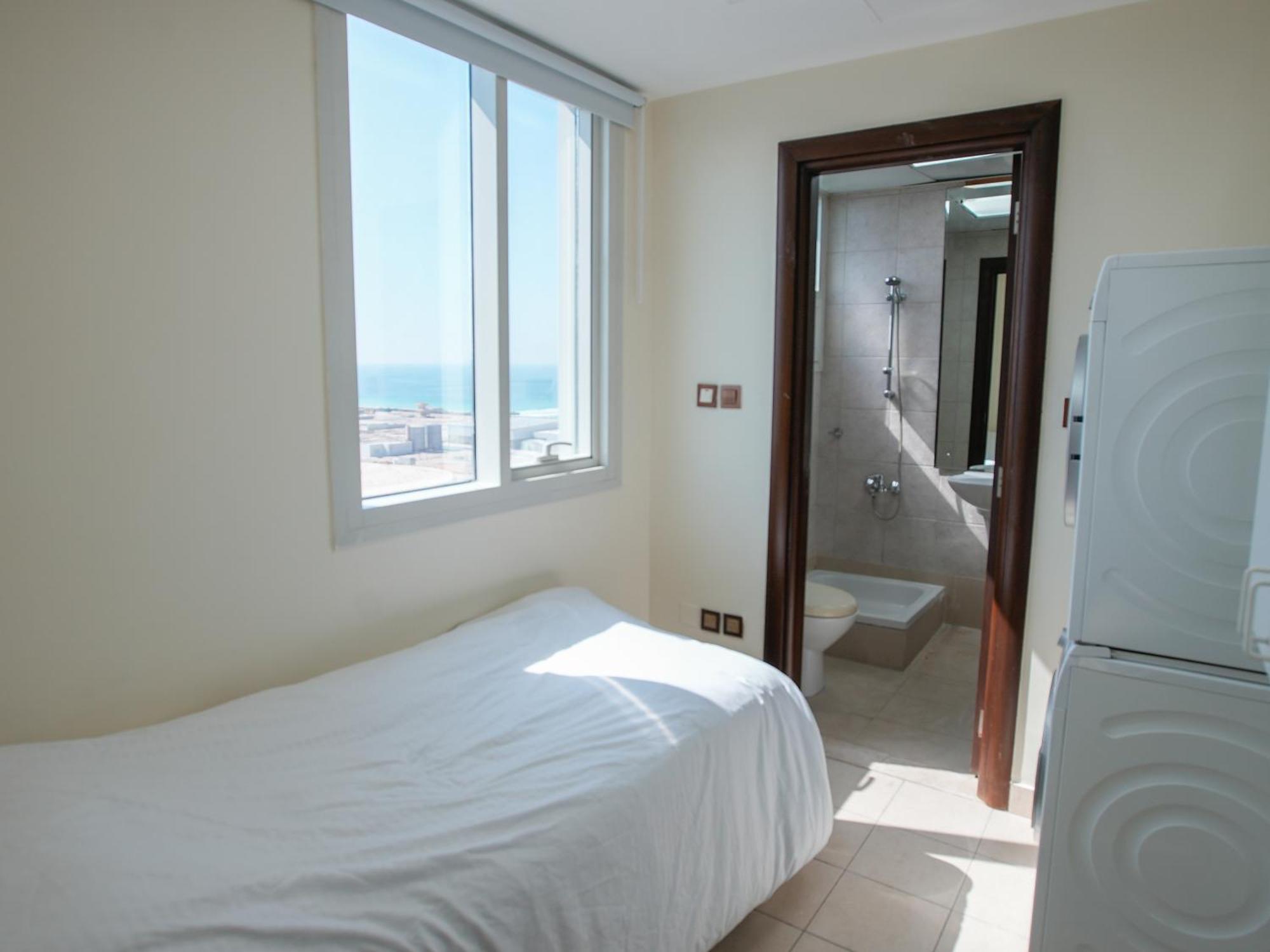 Modern Spacious 3-bedroom Maid's With Marina Views شقة دبي