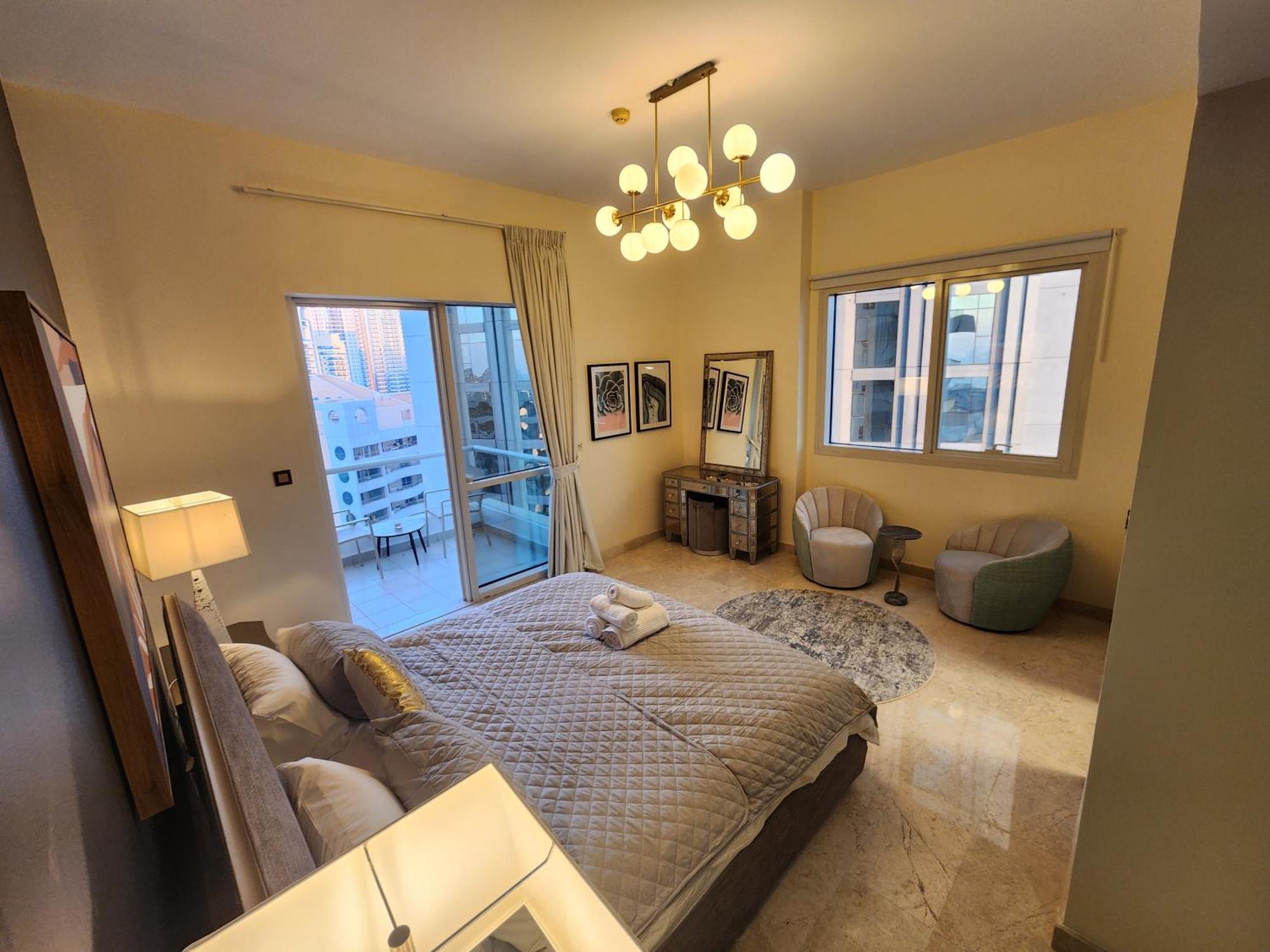 Modern Spacious 3-bedroom Maid's With Marina Views شقة *