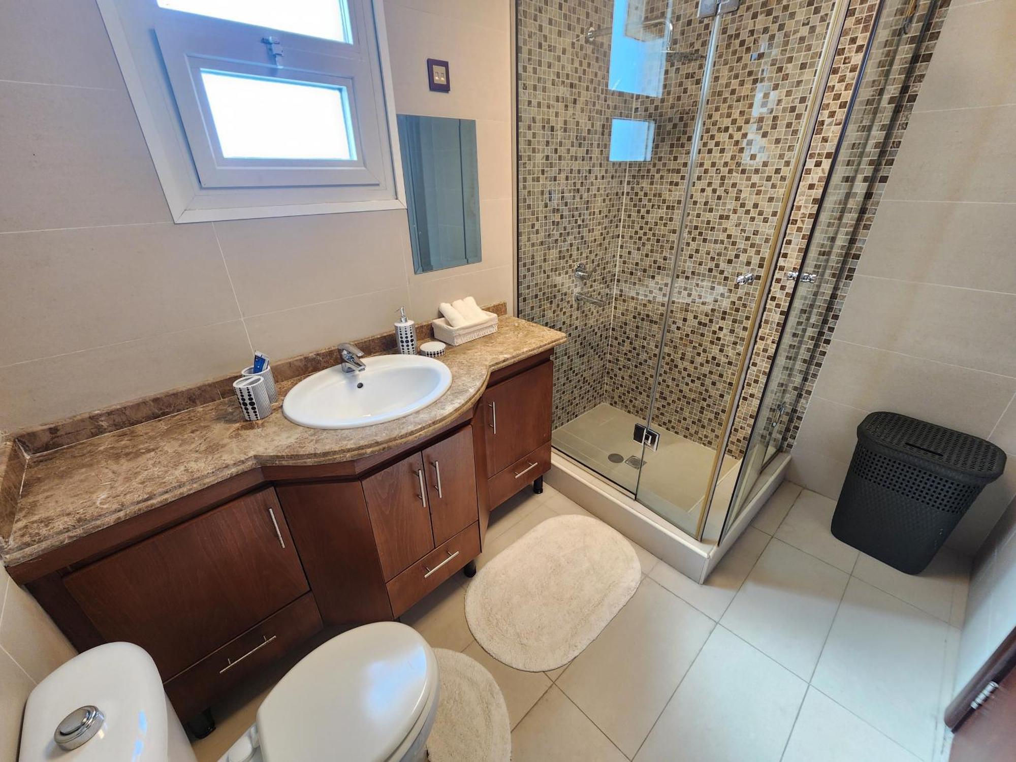 Modern Spacious 3-bedroom Maid's With Marina Views شقة *
